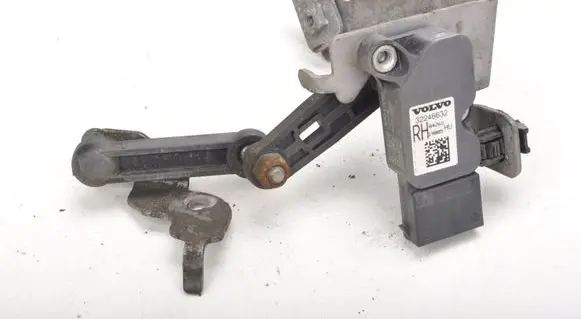 Headlight/headlamp level sensor