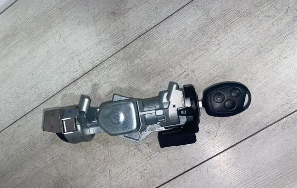 Ford Focus Ignition lock 3M513F880AC