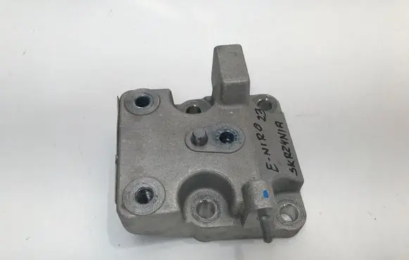 Gearbox mounting bracket