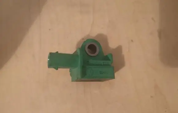 Volkswagen Golf VI Airbag deployment crash/impact sensor 5WK44000 D4526