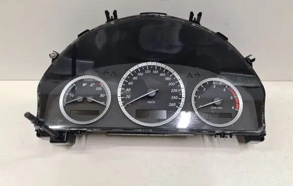 Mercedes-Benz C W204 Speedometer (instrument cluster) A2045407348 A2C53245324