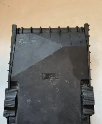 Volkswagen PASSAT B6 Fuse box cover 1K0937132F