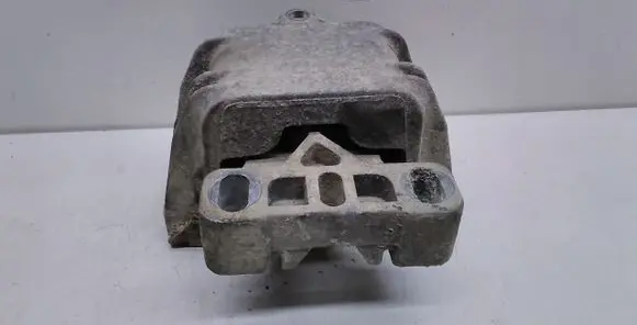Volkswagen Golf IV Engine mount bracket