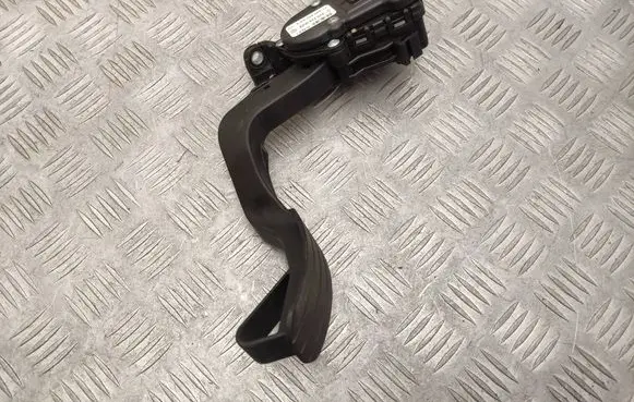 Opel Movano B Accelerator throttle pedal 8200672372