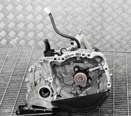 Dacia Sandero Manual 6 speed gearbox JH3359