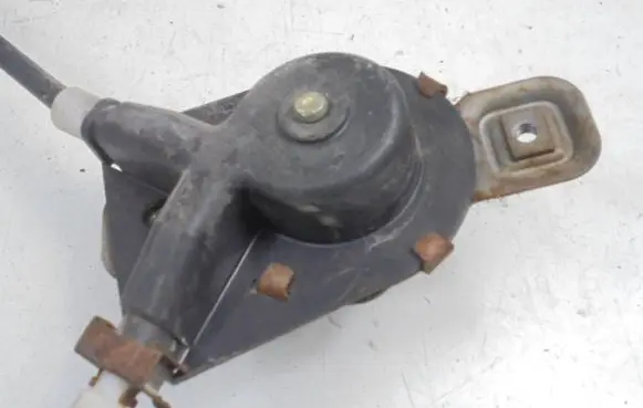 Volkswagen Polo II 86C 2F Front door manual window regulator 191837402