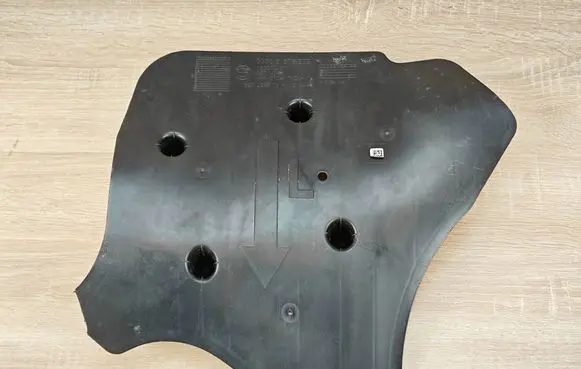 BMW 4 G22 G23 G24 G26 Rear underbody cover/under tray 6876803
