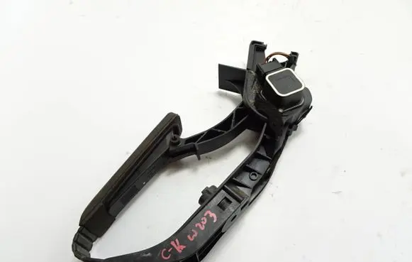 Mercedes-Benz C W203 Accelerator throttle pedal A2033000104