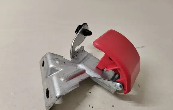 Volvo C30 Engine bonnet (hood) release handle