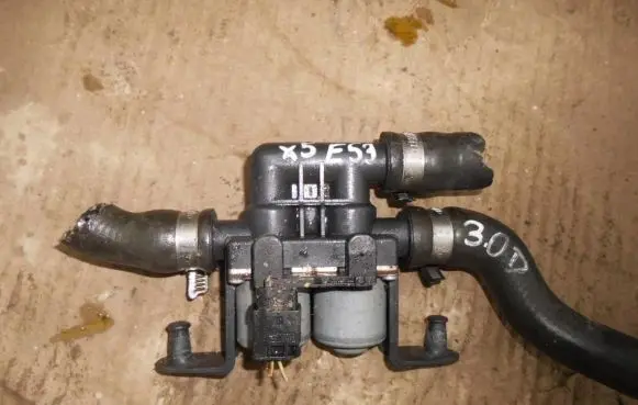 BMW X5 E53 Coolant heater control valve 