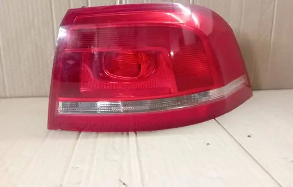 Volkswagen PASSAT B7 Rear/tail lights 3af945096A
