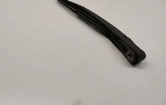 Rear wiper blade arm