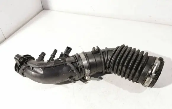 Dacia Duster II Turbo air intake inlet pipe/hose 165767385R 10930807A0