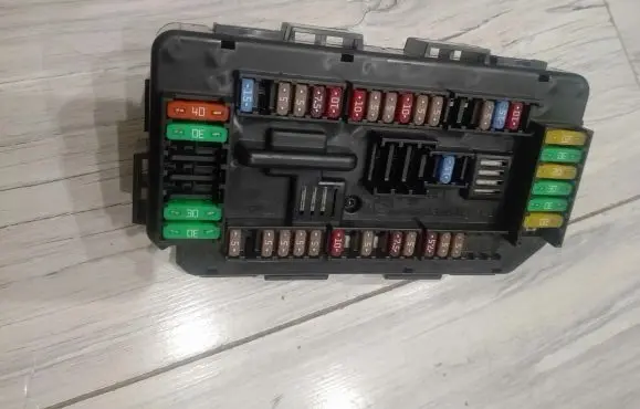 BMW 5 F10 F11 Fuse box set 938906801