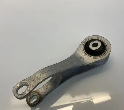 Engine mounting bracket