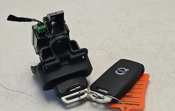 Volvo V60 Ignition lock AH4N15607AE 28227917 3659AV01125