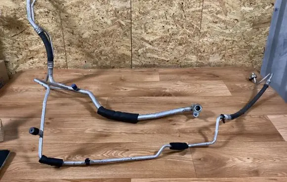 Opel Insignia A Air conditioning (A/C) pipe/hose 13220105 460046220 220315823