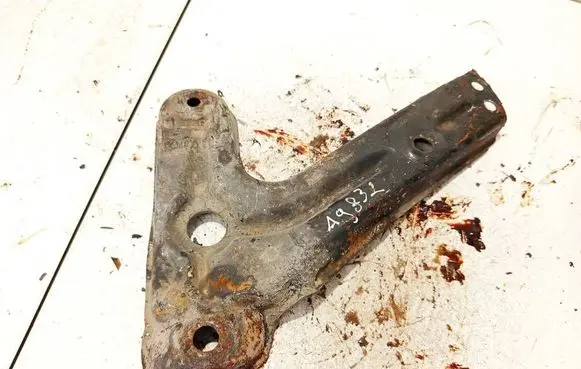 Mercedes-Benz ML W164 Engine mounting bracket