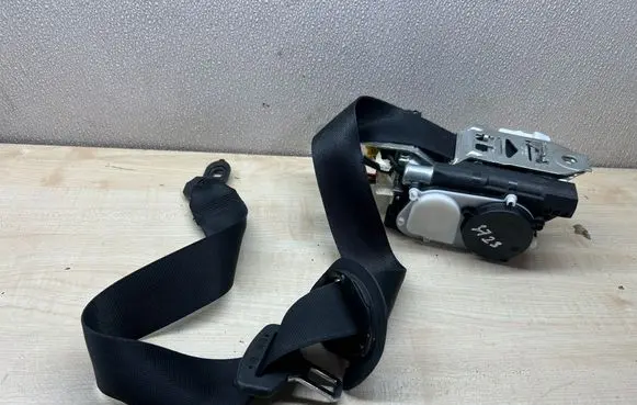 Mercedes-Benz GLE (W166 - C292) Front seatbelt 34077867