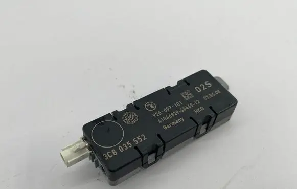 Volkswagen PASSAT CC Aerial antenna amplifier 3C8035552