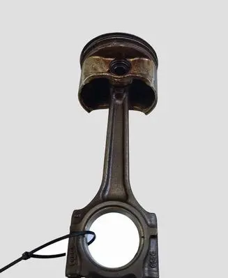 Volkswagen Golf V Piston with connecting rod