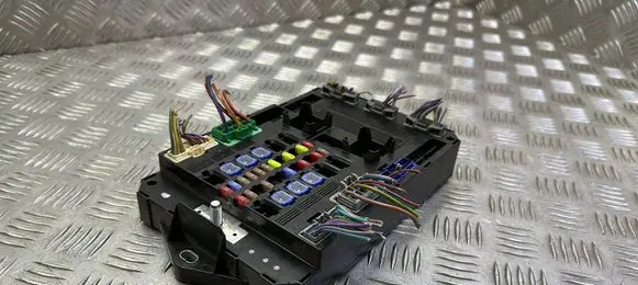 Jaguar XF X250 Fuse module CX2314B476AF
