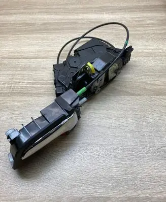 Toyota Prius (XW20) Front door lock 6927447010 6920647020