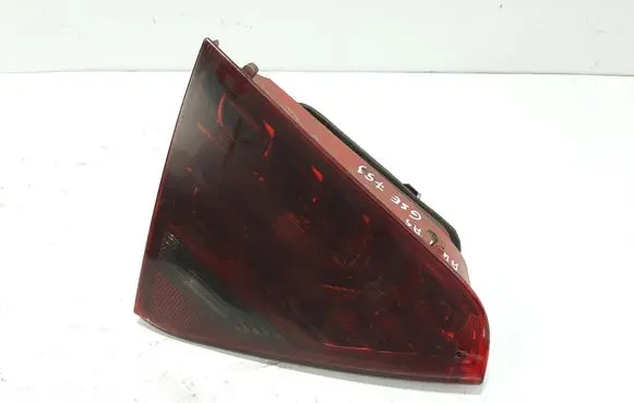 Tailgate rear/tail lights