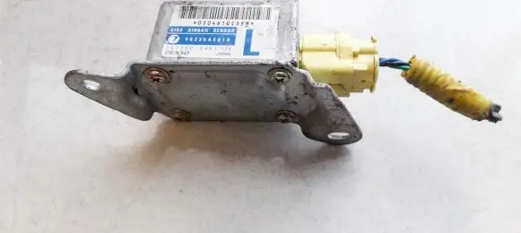Subaru Legacy Airbag deployment crash/impact sensor 98235ae010 252300-0461