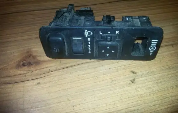 Mitsubishi Carisma Wing mirror switch mr740608 09118