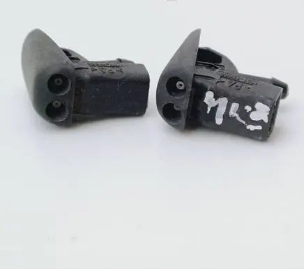 Ford Mondeo Mk III Windshield washer spray nozzle 1S7117666AB