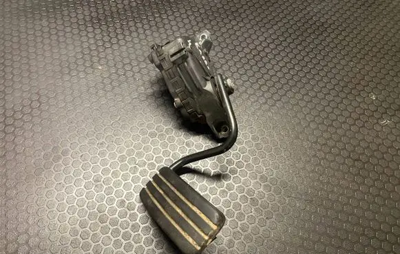 Renault Espace IV Accelerator throttle pedal 8200007512 6PV00811922 1022004