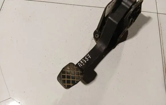 Skoda Octavia Mk2 (1Z) Clutch pedal 1K1721059CH