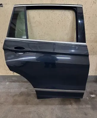 Volkswagen Tiguan Rear door 