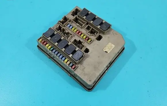 Renault Clio III Central body control module 674660A IMPRK1549472
