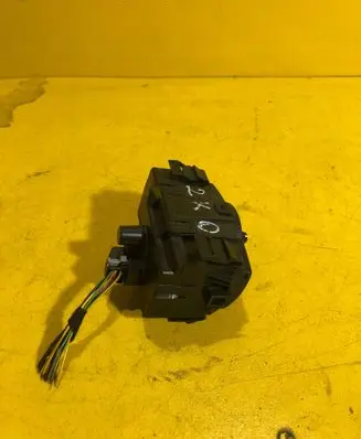 BMW 1 E81 E87 Tailgate/trunk/boot open switch RZ3R2P2K6