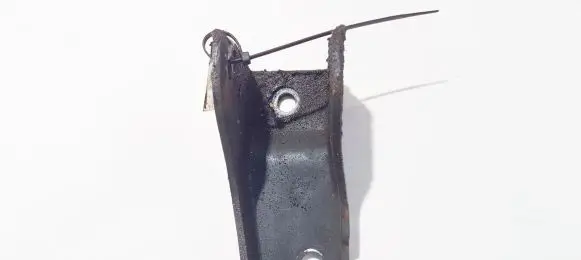 Mitsubishi Carisma Engine mounting bracket