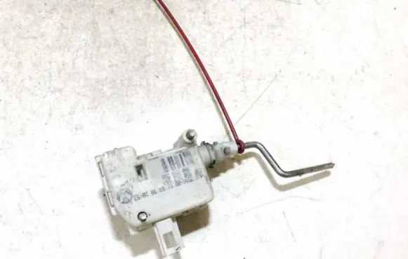 Audi A6 S6 C5 4B Central locking motor 4b0862153