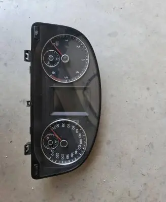 Volkswagen Touran II Speedometer (instrument cluster) 1T0920875A 1119016118 VDD02417