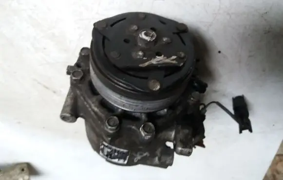 Mitsubishi Colt Air conditioning (A/C) compressor (pump) 4037335 MN1644