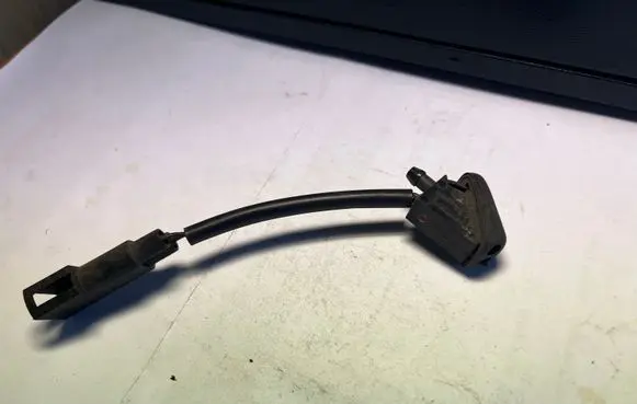 Ford Focus Windshield washer spray nozzle 4M5117666A