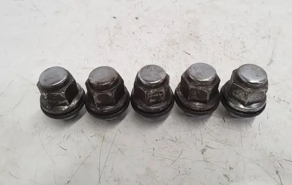 Lexus IS 220D-250-350 Nuts/bolts 