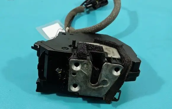 Renault Captur Rear door lock 825005865R IMPRK1472133