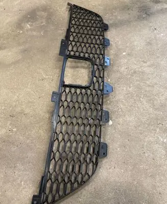 Jeep Grand Cherokee Front bumper lower grill