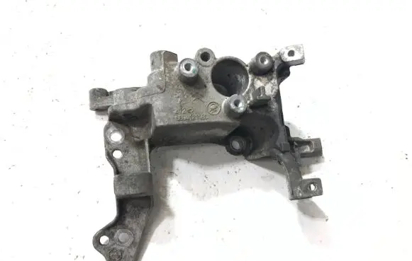 Peugeot 308 Engine mounting bracket 9804121180