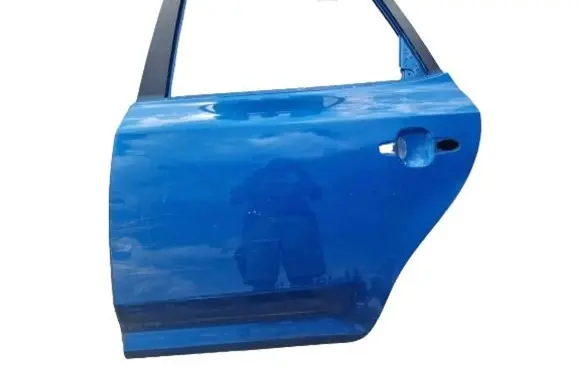 KIA Ceed Rear door