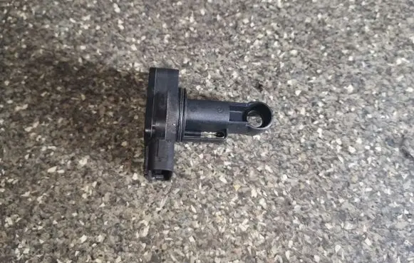 Toyota Corolla E120 E130 Mass air flow meter 222040J010