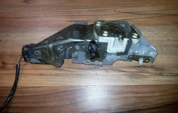 Mazda 323 F Rear door lock