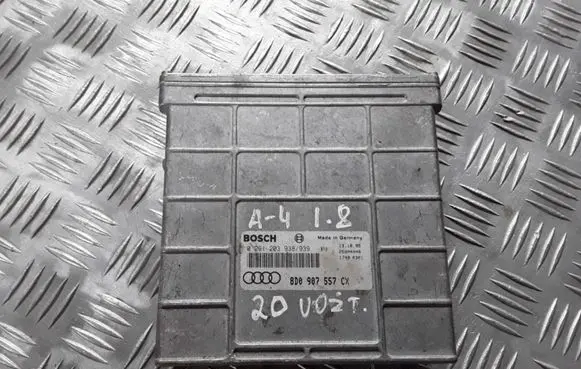 Audi A4 S4 B5 8D Engine control unit/module 0261203938939 8D0907557CX 26SA4046