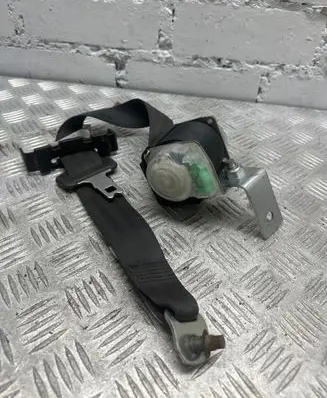 Middle seatbelt (rear)